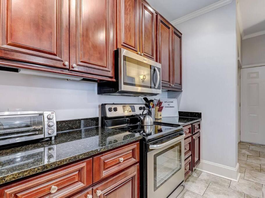 Historic Savannah Gold Private Condo With Pool - 2Bed, 1&Half Bath, Sleeps 6, 1St Floor, 15 Min Walk To Historic Savannah Center And All Attractions Bagian luar foto