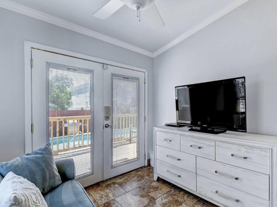 Historic Savannah Gold Private Condo With Pool - 2Bed, 1&Half Bath, Sleeps 6, 1St Floor, 15 Min Walk To Historic Savannah Center And All Attractions Bagian luar foto