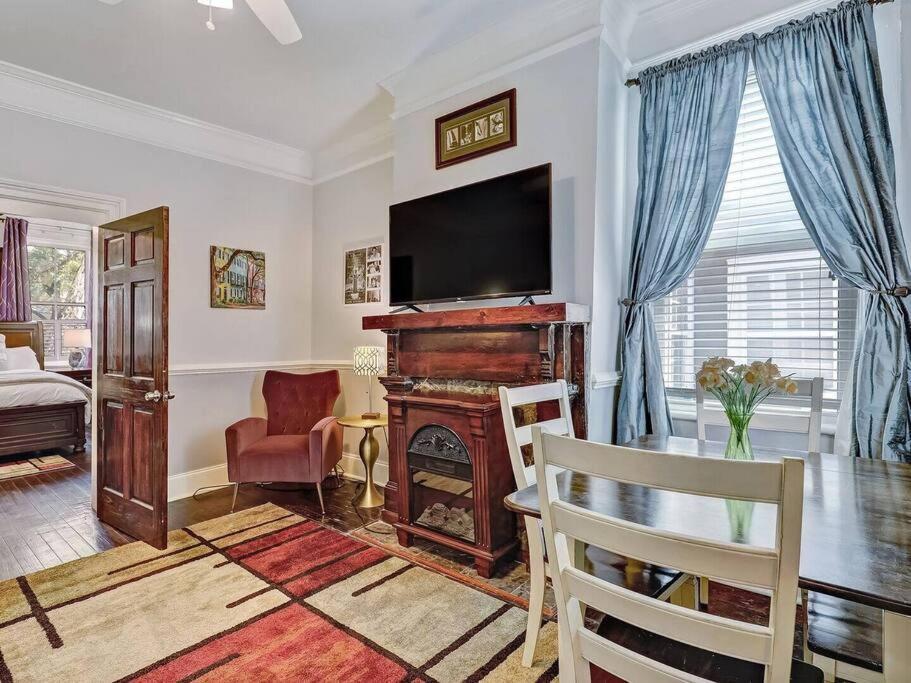 Historic Savannah Gold Private Condo With Pool - 2Bed, 1&Half Bath, Sleeps 6, 1St Floor, 15 Min Walk To Historic Savannah Center And All Attractions Bagian luar foto