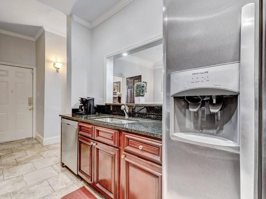 Historic Savannah Gold Private Condo With Pool - 2Bed, 1&Half Bath, Sleeps 6, 1St Floor, 15 Min Walk To Historic Savannah Center And All Attractions Bagian luar foto