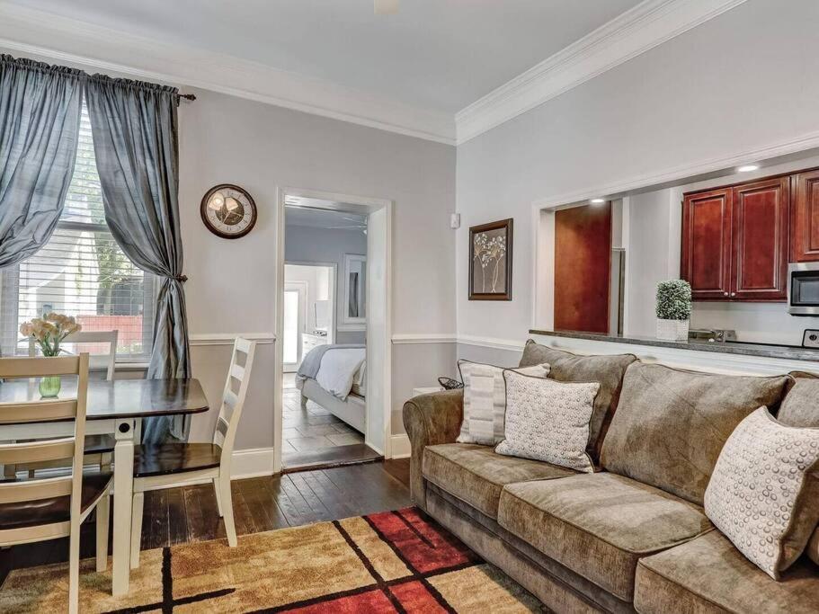 Historic Savannah Gold Private Condo With Pool - 2Bed, 1&Half Bath, Sleeps 6, 1St Floor, 15 Min Walk To Historic Savannah Center And All Attractions Bagian luar foto
